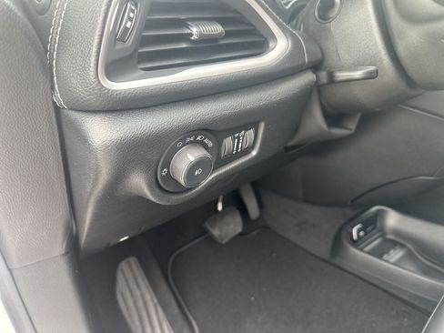 New 2026 Chrysler Pacifica Select FWD image 30