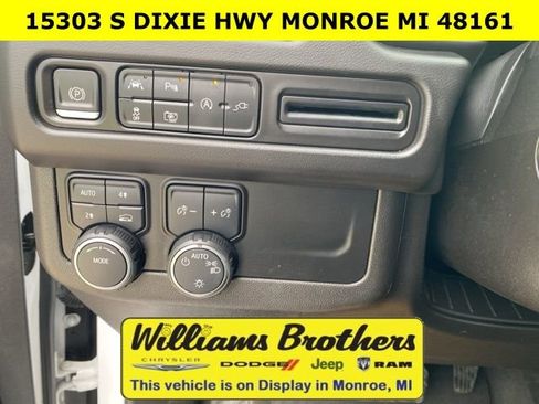 Used 2022 Chevrolet Tahoe LT w/ Luxury Package image 14