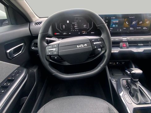 Used 2025 Kia K4 EX FWD image 6