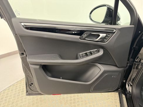 New 2026 Porsche Macan image 20