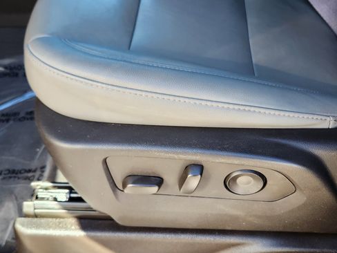 Used 2022 Chevrolet Tahoe Z71 image 17