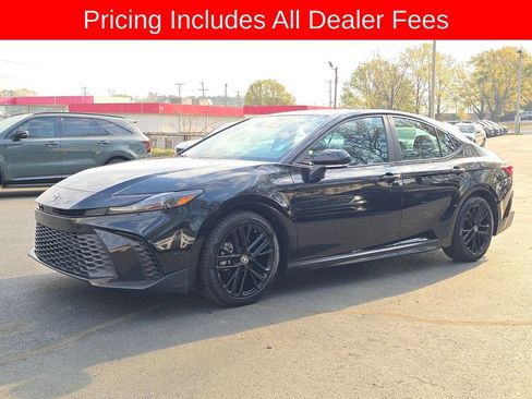 Used 2025 Toyota Camry SE w/ Convenience Package FWD image 7