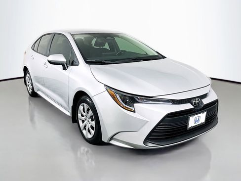 Used 2026 Toyota Corolla LE FWD image 3