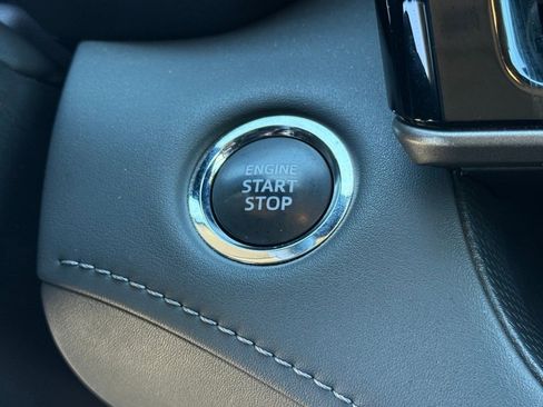 Certified 2023 Toyota Highlander XLE image 30