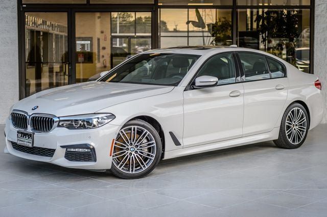 Used 2019 BMW 540i w/ M Sport Package RWD image 2