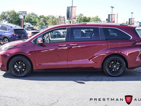 Used 2024 Toyota Sienna Platinum AWD/4WD image 19
