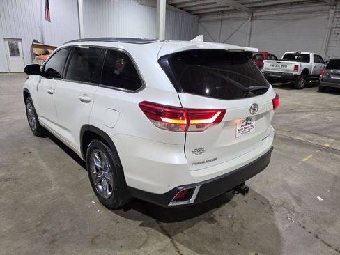 Used 2019 Toyota Highlander Limited Platinum AWD/4WD image 9