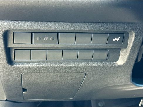 New 2025 Mitsubishi Outlander SE image 10