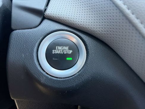 Used 2018 Chevrolet Equinox Premier FWD image 26