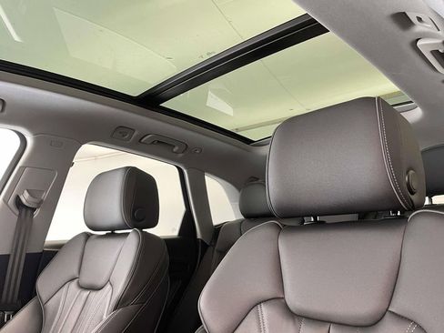 Certified 2024 Audi Q5 2.0T Premium Plus w/ Premium Plus Package image 29