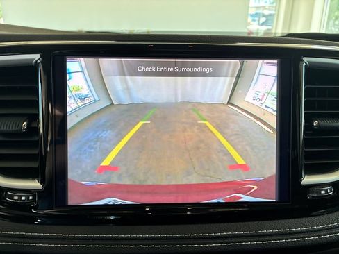 Used 2024 Chrysler Pacifica Touring-L AWD/4WD image 20