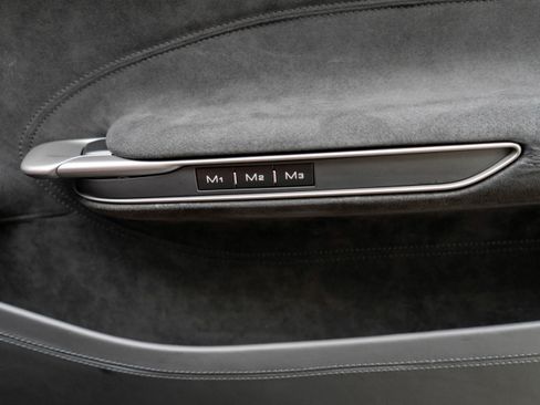 Used 2018 Ferrari GTC4Lusso image 39