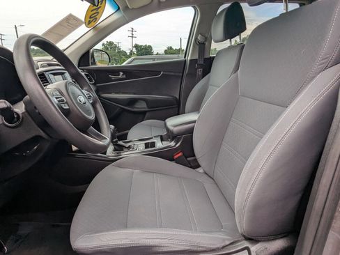 Used 2017 Kia Sorento L FWD image 9