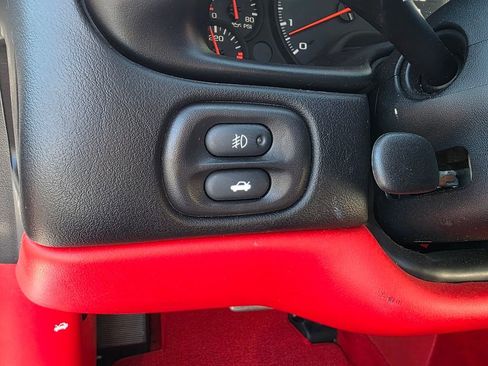 Used 2004 Chevrolet Corvette Coupe w/ Preferred Equipment Group image 21