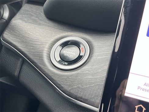 Used 2024 Jeep Grand Cherokee Overland w/ Luxury Tech Group IV image 17