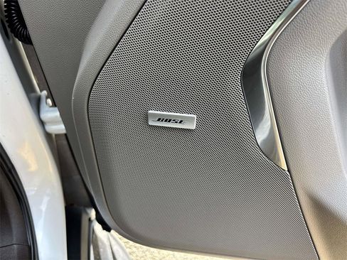 Used 2023 GMC Yukon XL SLT w/ SLT Luxury Package image 21