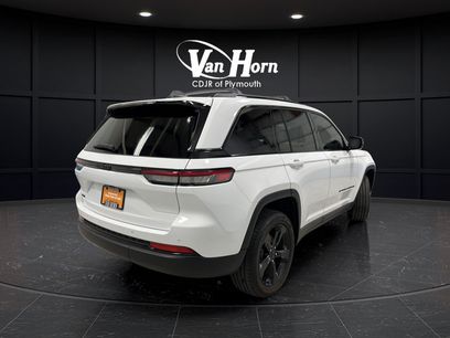 Used 2025 Jeep Grand Cherokee Altitude
