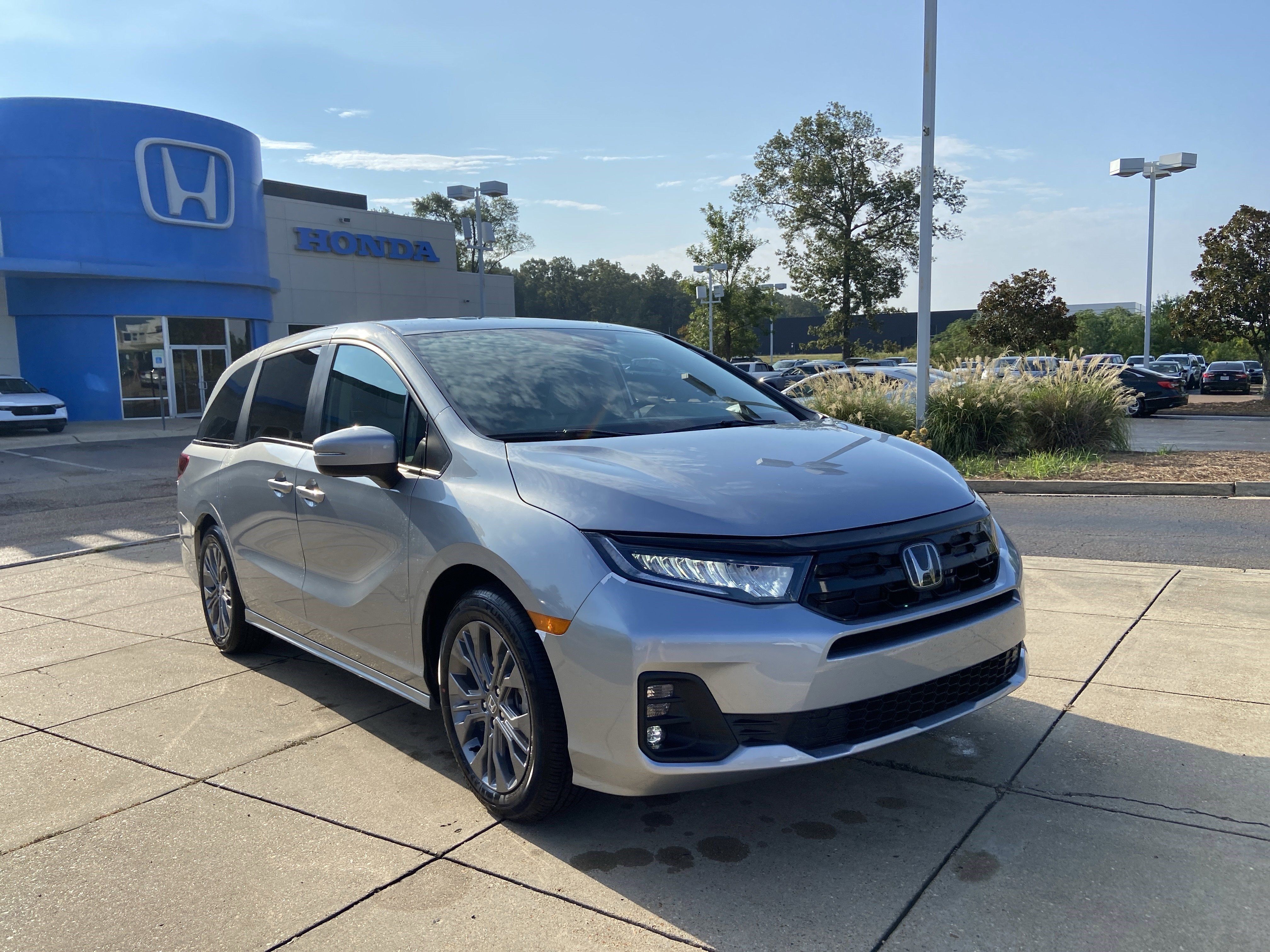 New 2026 Honda Odyssey Touring image 2