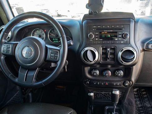 Used 2017 Jeep Wrangler Unlimited Sahara w/ Connectivity Group image 23