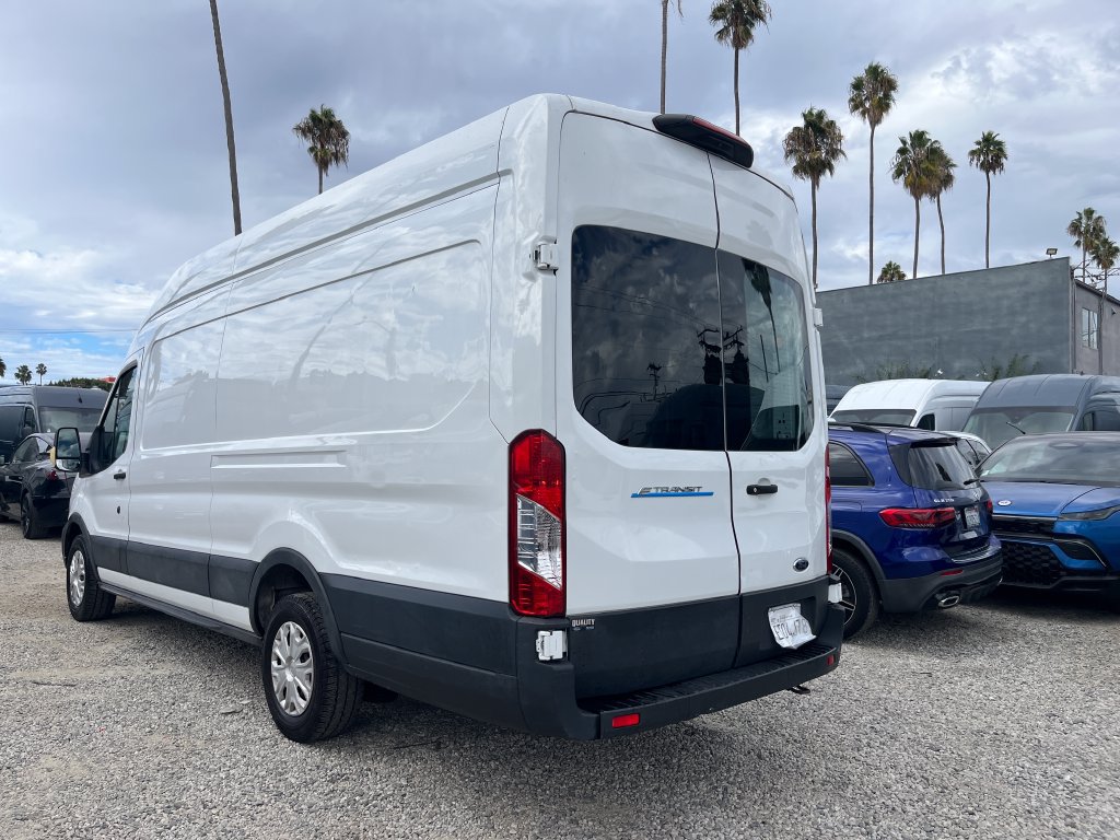 Used 2022 Ford E-Transit 148 High Roof Extended RWD image 8