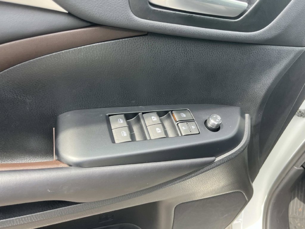 Used 2019 Toyota Highlander XLE FWD image 33