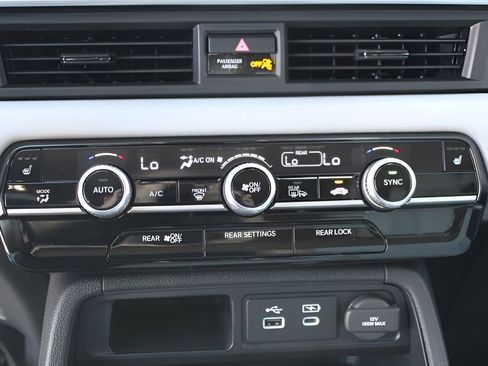 Used 2025 Honda Pilot EX-L image 15