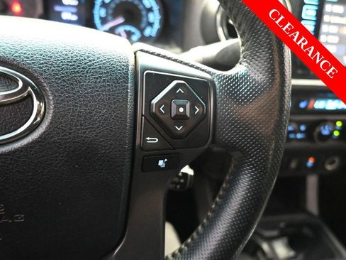 Used 2016 Toyota Tacoma TRD Sport image 22
