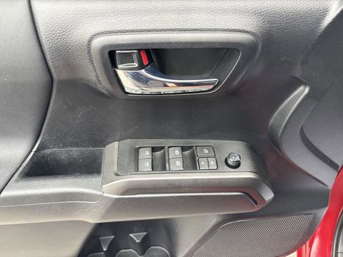 Used 2021 Toyota Tacoma TRD Sport image 16