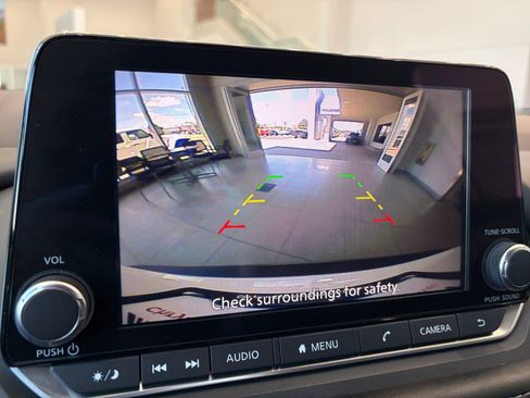 Used 2023 Nissan Rogue S FWD image 20