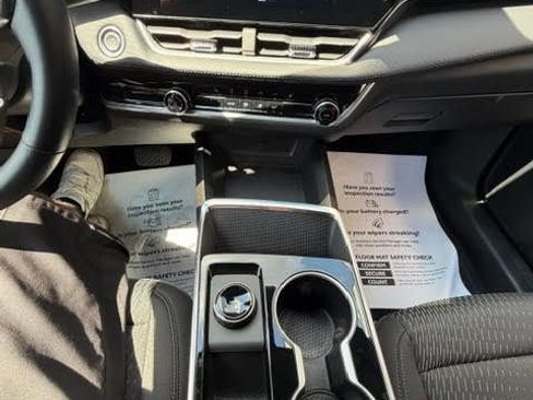 Used 2026 Chevrolet Equinox LT AWD/4WD image 14