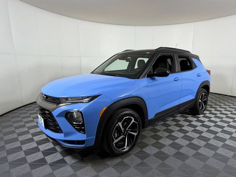 Used 2023 Chevrolet TrailBlazer RS w/ Sun and Liftgate Package AWD/4WD image 2