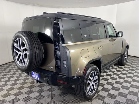 Used 2022 Land Rover Defender 110 X AWD/4WD image 9