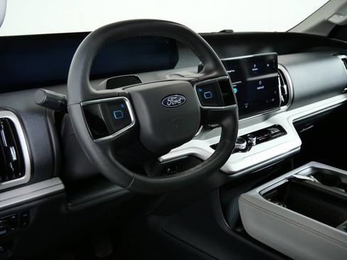 Certified 2025 Ford Expedition Active AWD/4WD image 19