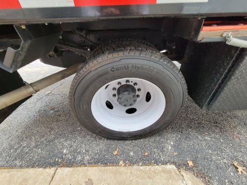 Used 2022 Ford F550 4x4 Regular Cab Super Duty image 29