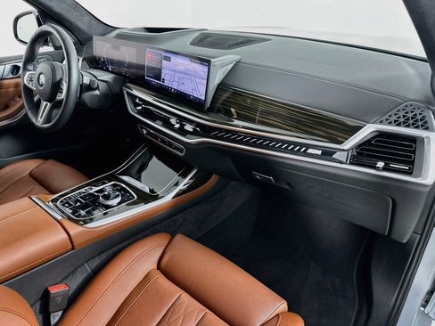 Used 2025 BMW X7 M60i AWD/4WD image 32