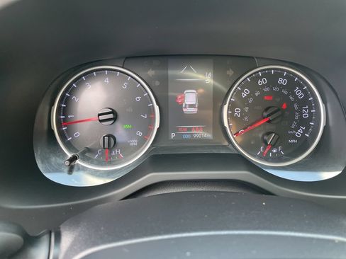 Used 2019 Toyota RAV4 XLE w/ Convenience Package AWD/4WD image 17