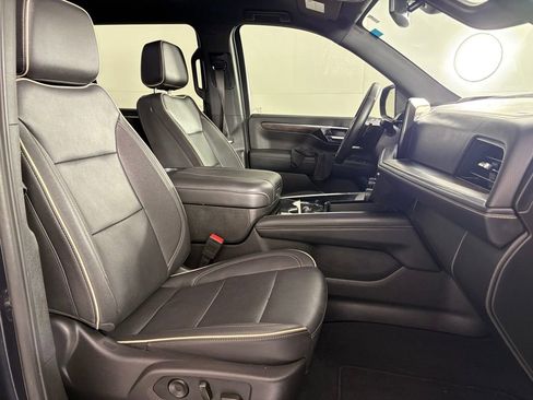 Used 2025 Chevrolet Suburban Premier image 52