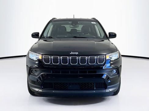 Used 2022 Jeep Compass Latitude image 2