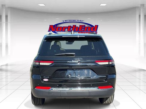 Used 2022 Jeep Grand Cherokee Limited w/ Trailer Tow Prep Group (B) AWD/4WD image 4