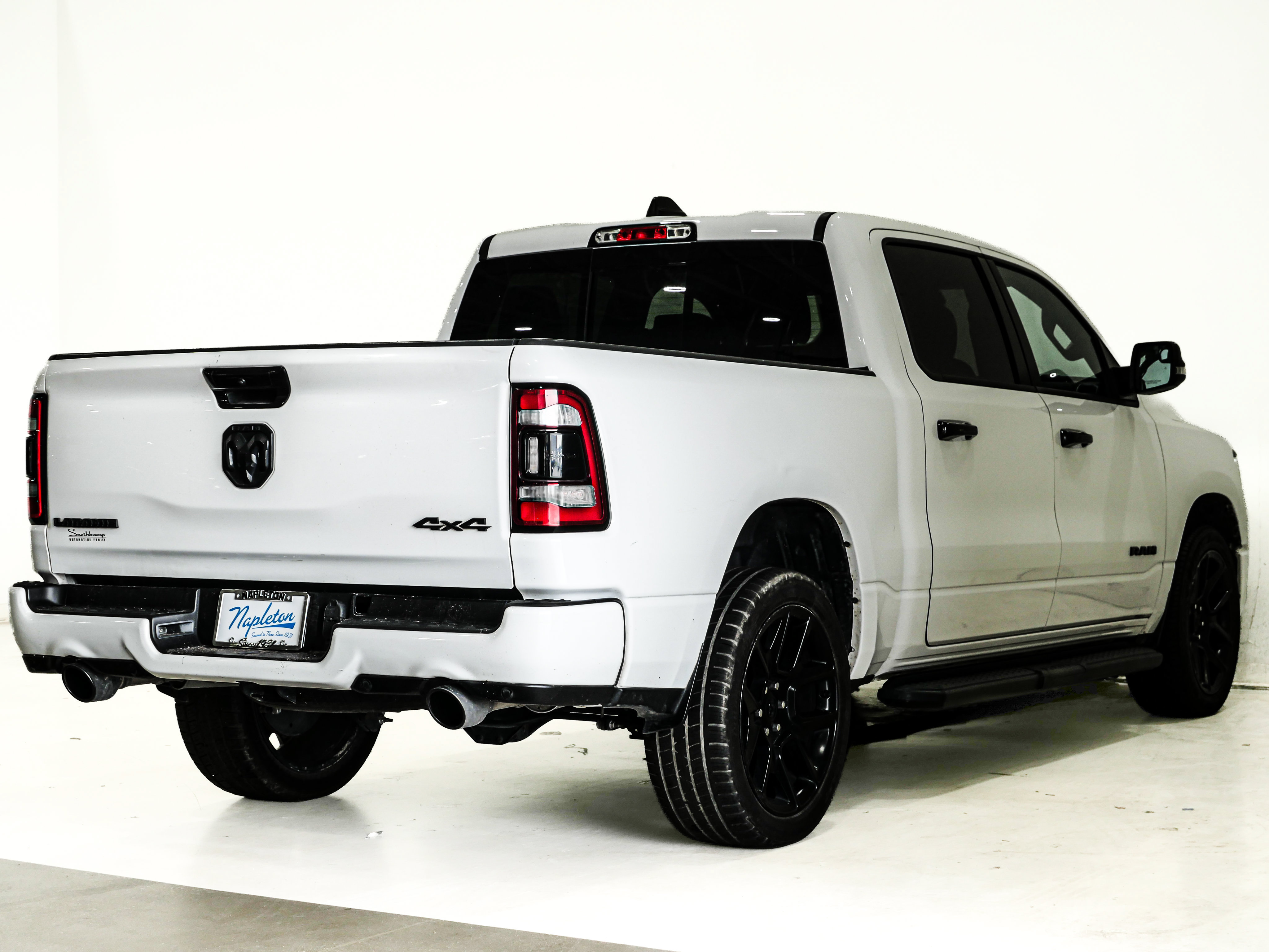 Used 2023 RAM 1500 Laramie AWD/4WD image 6