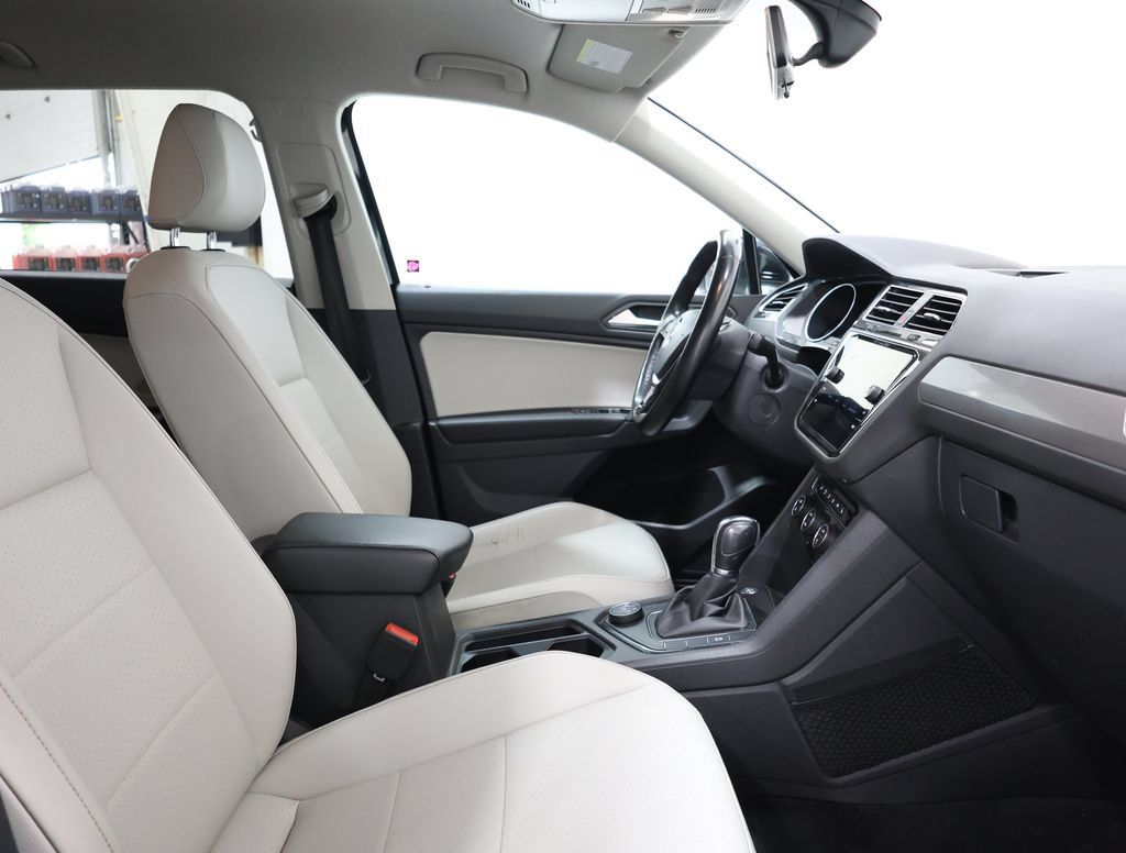 Used 2019 Volkswagen Tiguan SE w/ 3rd Row Seat Package AWD/4WD image 21