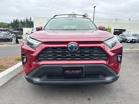 Used 2022 Toyota RAV4 XLE Premium AWD/4WD image 2