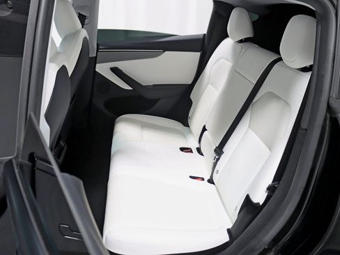 Used 2026 Tesla Model Y AWD image 29