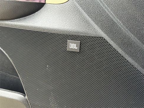 Used 2018 Toyota Avalon Limited image 26