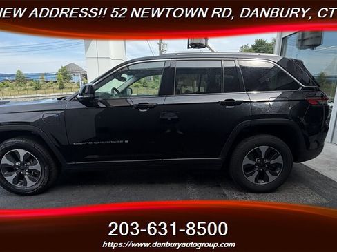 Used 2023 Jeep Grand Cherokee 4WD 4xe image 2