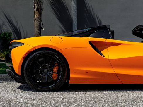 Used 2025 McLaren Artura Spider RWD image 10