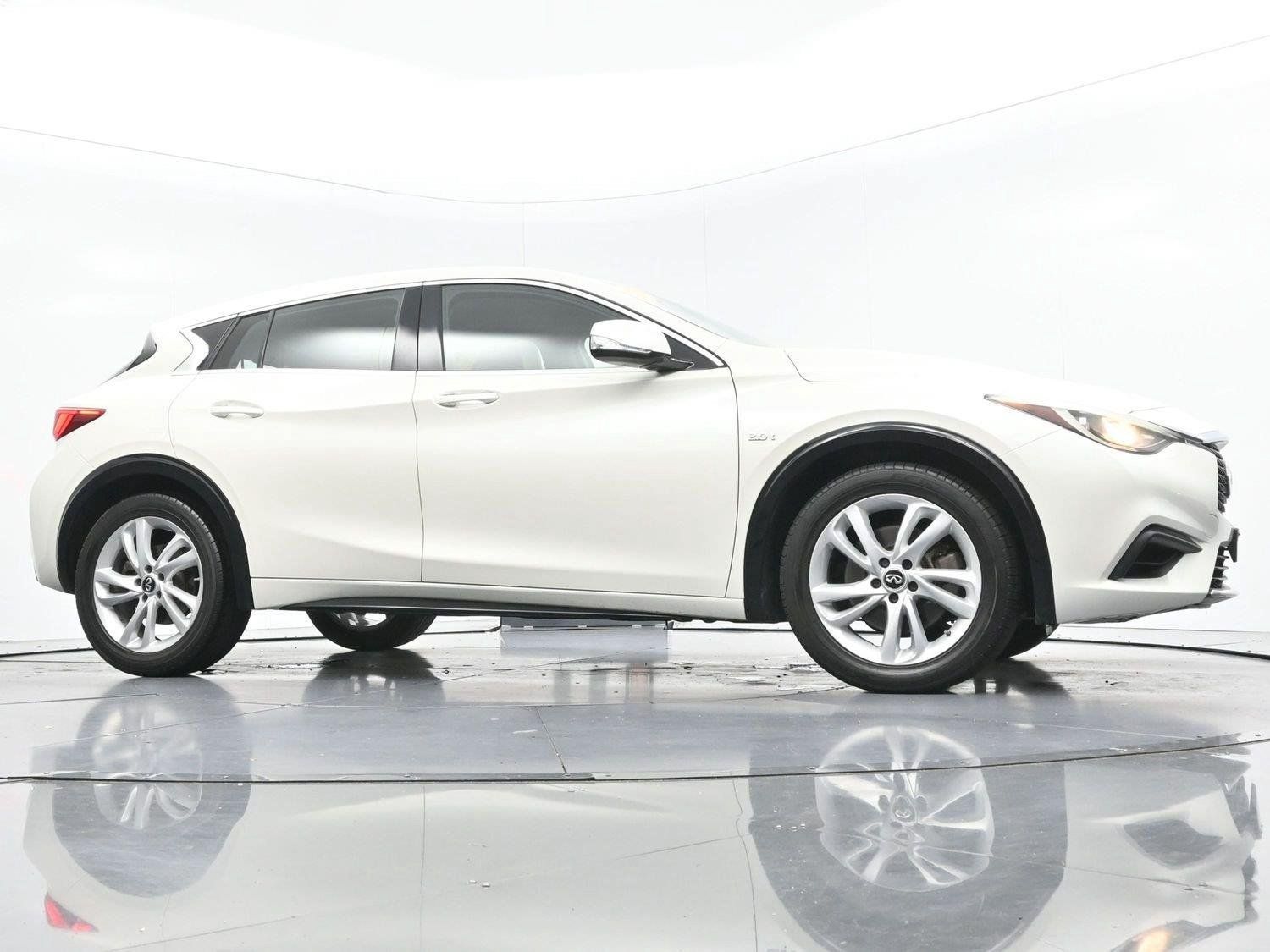Used 2018 INFINITI QX30 FWD image 39