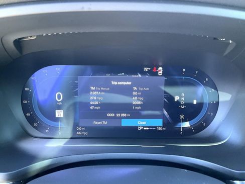 Used 2025 Volvo V60 B5 Cross Country Plus image 13