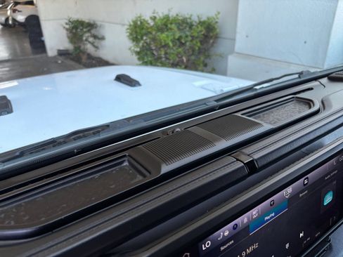 Used 2025 Jeep Wrangler Unlimited Sahara AWD/4WD image 16