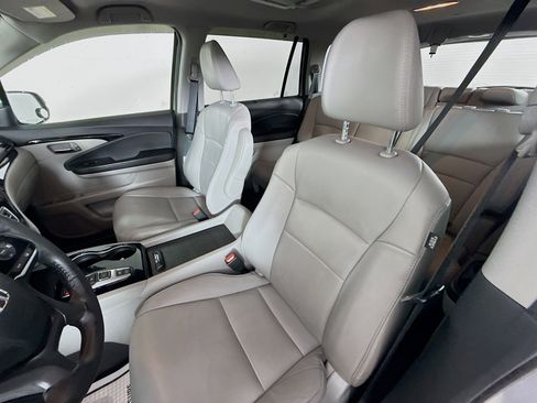 Used 2019 Honda Pilot Touring image 26
